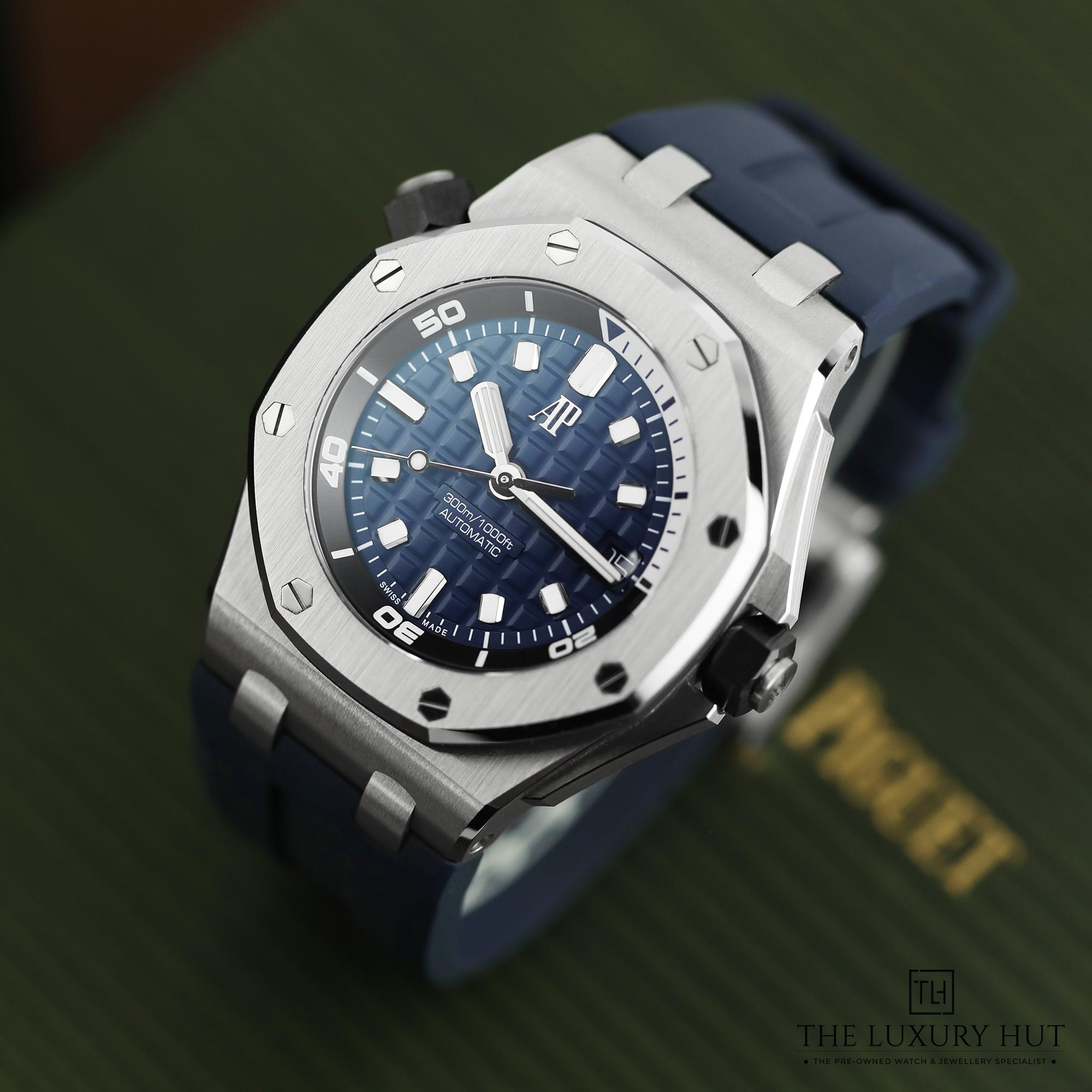 2024/10/AP_Royal_Oak_Blue_Mega_Tapisserie_51205-b.jpg