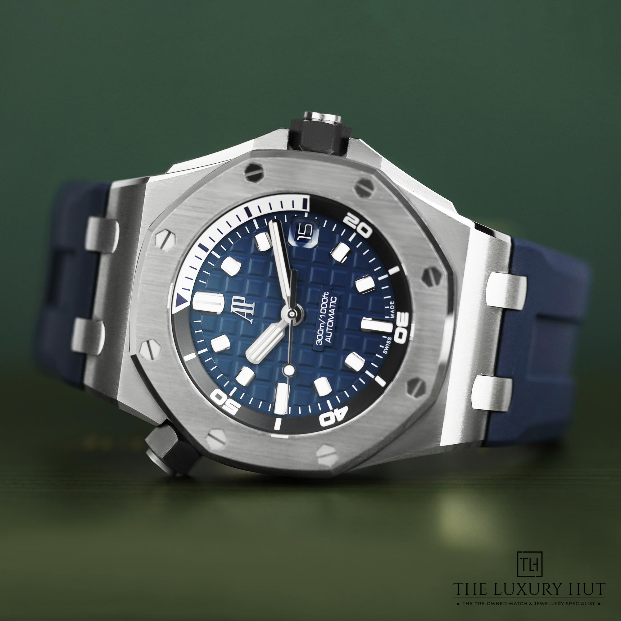 2024/10/AP_Royal_Oak_Blue_Mega_Tapisserie_51205-c.jpg