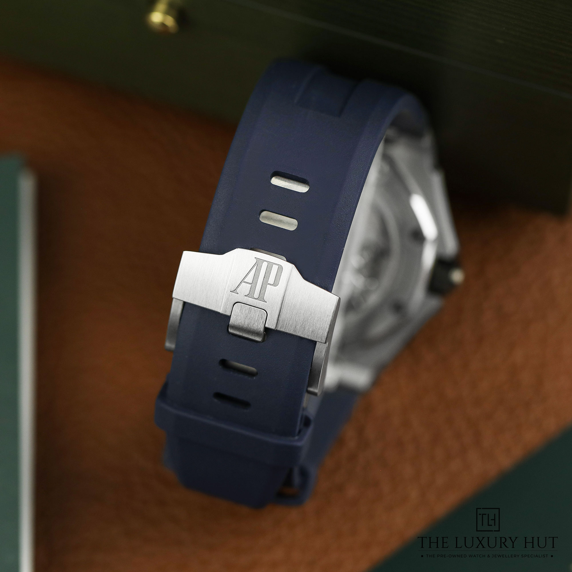 2024/10/AP_Royal_Oak_Blue_Mega_Tapisserie_51205-e.jpg