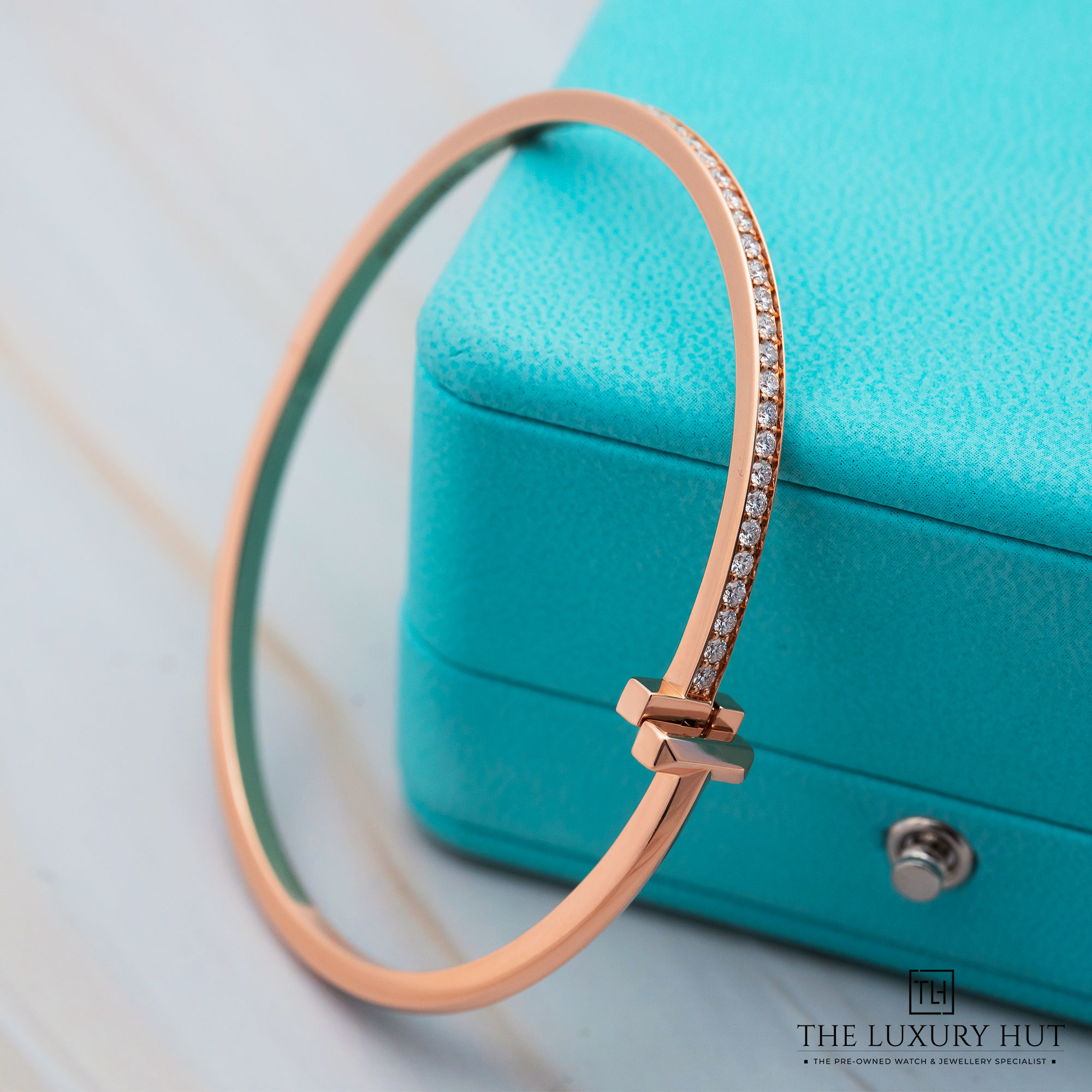 2025/06/Tiffany_T1_Narrow_Diamond_Hinged_LB616-c.jpg