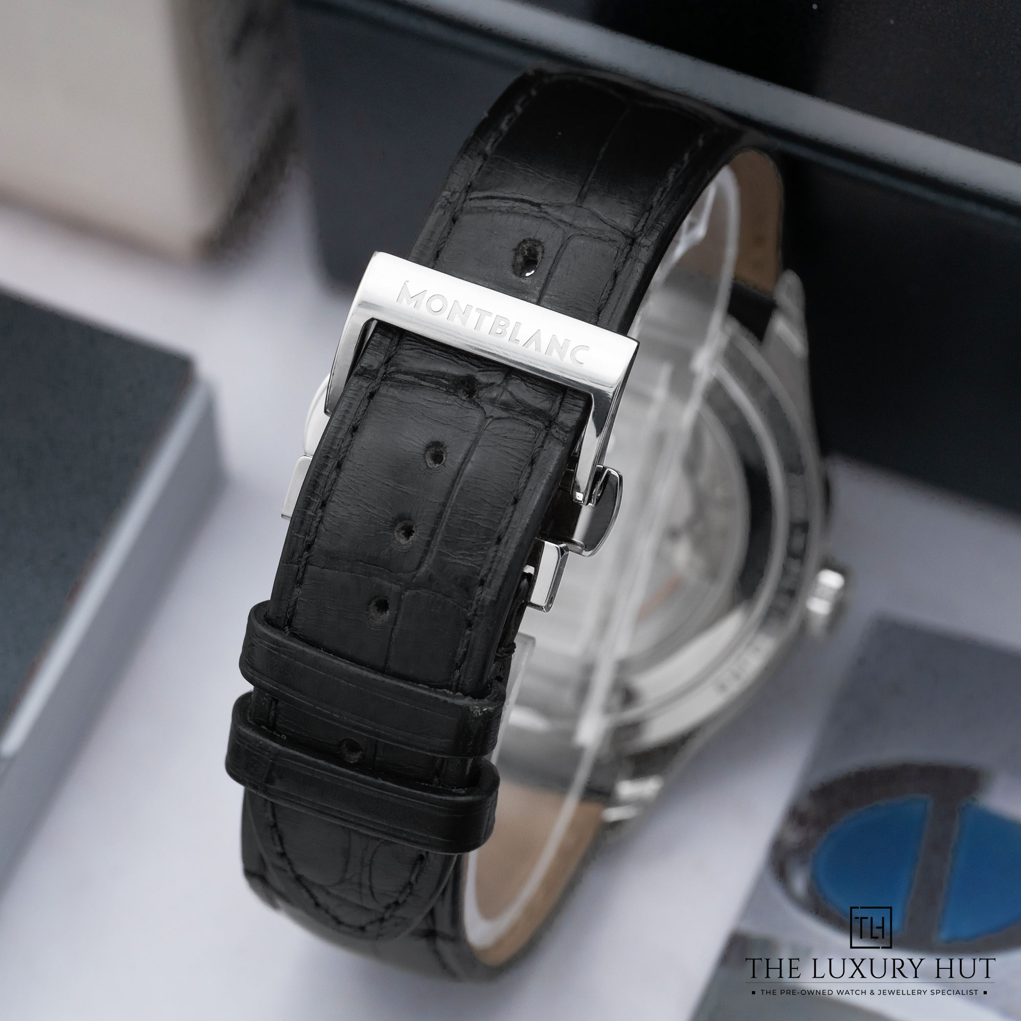 2025/07/Montblanc_Heritage_Chronometrie_Quantieme_51955-d.jpg