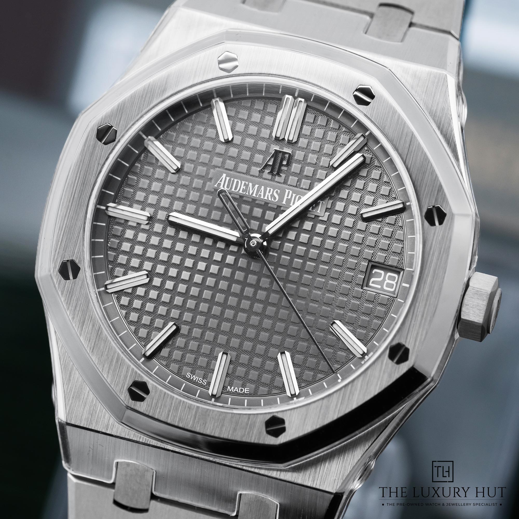 2025/09/Audemars_Piguet_Royal_Oak_Slate_Grey_Tapisserie_52175-e.jpg