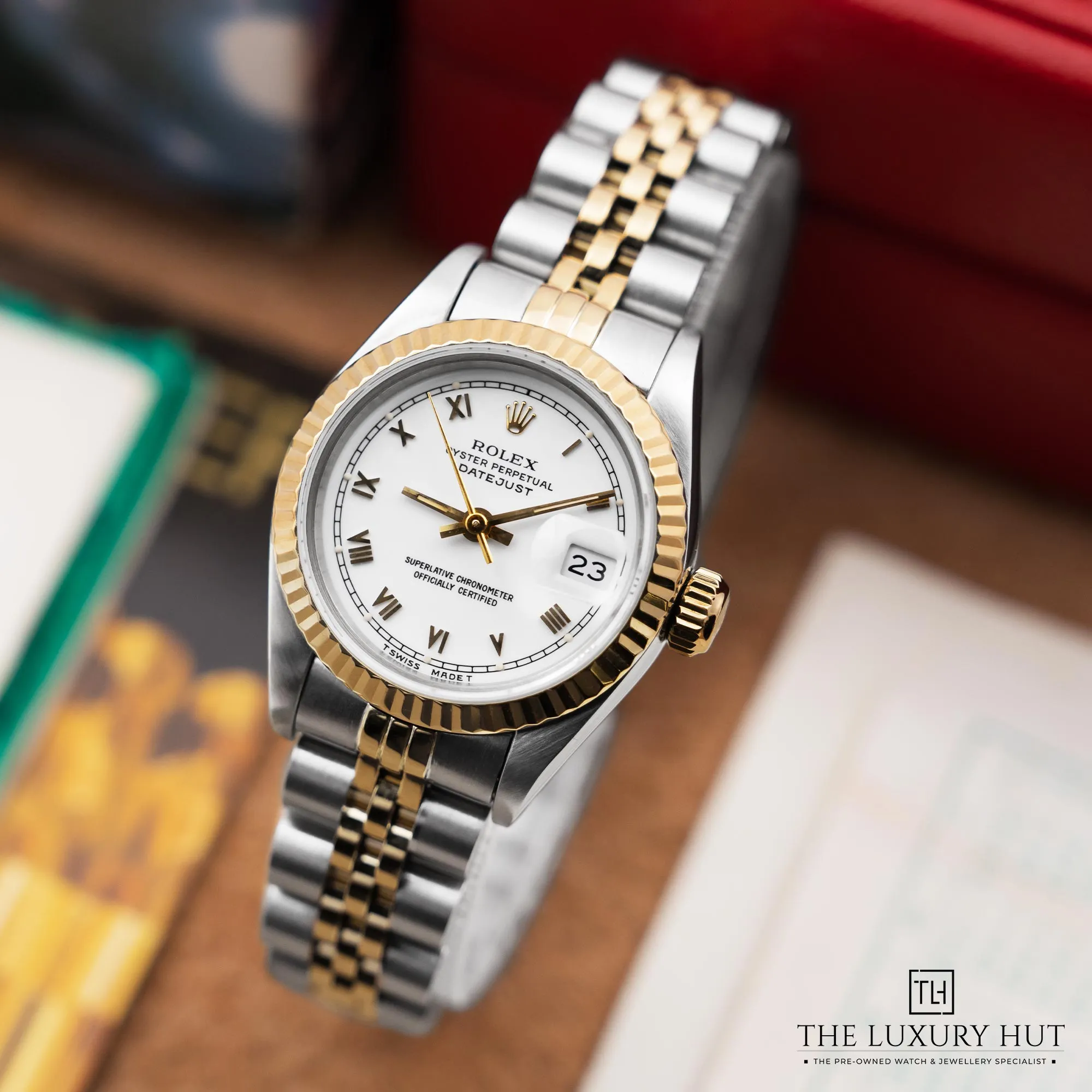 2026/01/7f0b557e-49c3-417c-a5bd-11ec5df5f94eRolex_Lady-Datejust_26mm_White_Roman_Dial_52553-b.jpg.webp