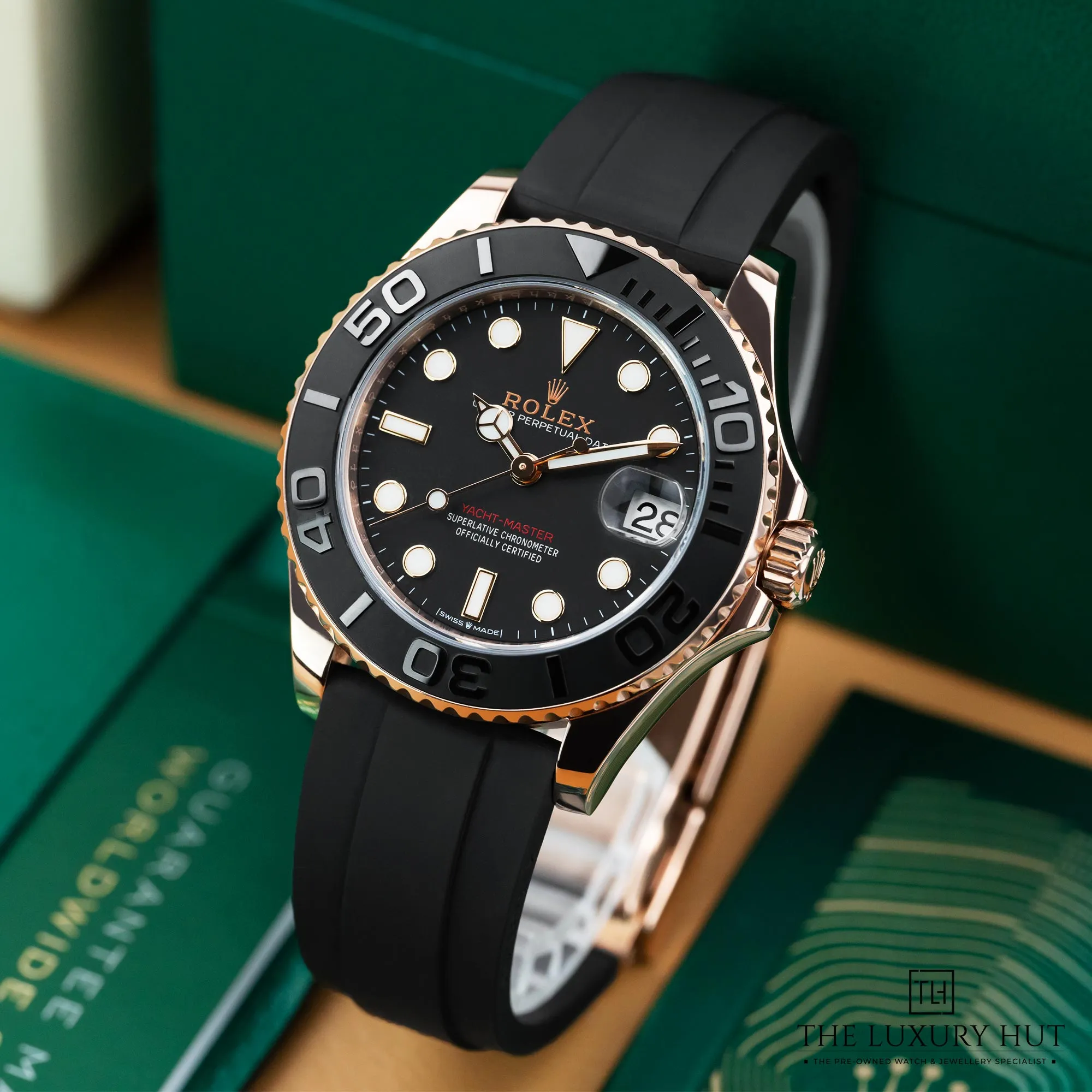 2026/01/98526447-8b8a-4640-be07-25ac46a1fa39Rolex_Yacht-Master_37_Black_52422-b.jpg.webp