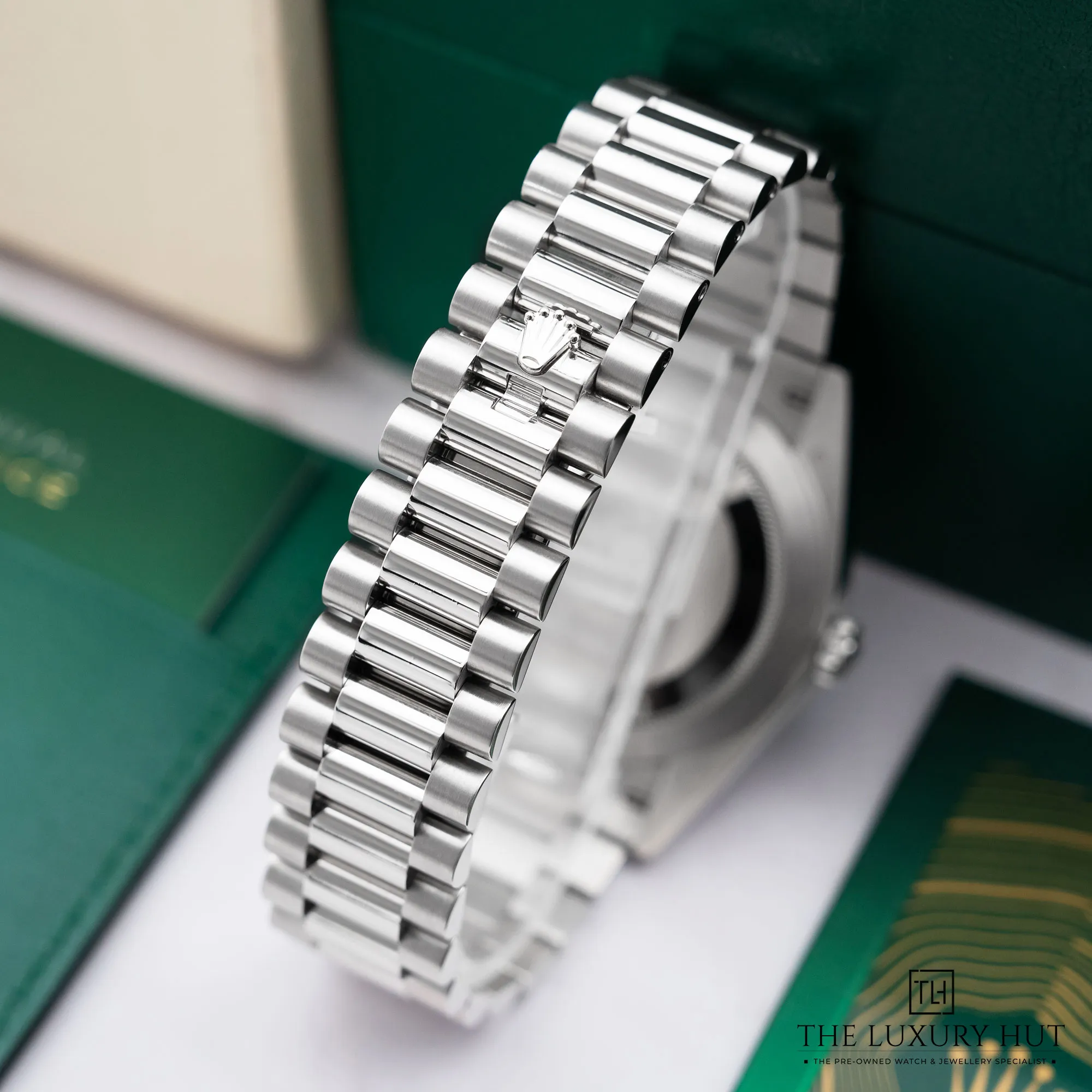 2026/01/e49fe89e-0bcd-4294-b317-eea32fdf1fc8Rolex_Day-Date_40_Platinum_Ice_Blue_Dial_LB792-e.jpg.webp
