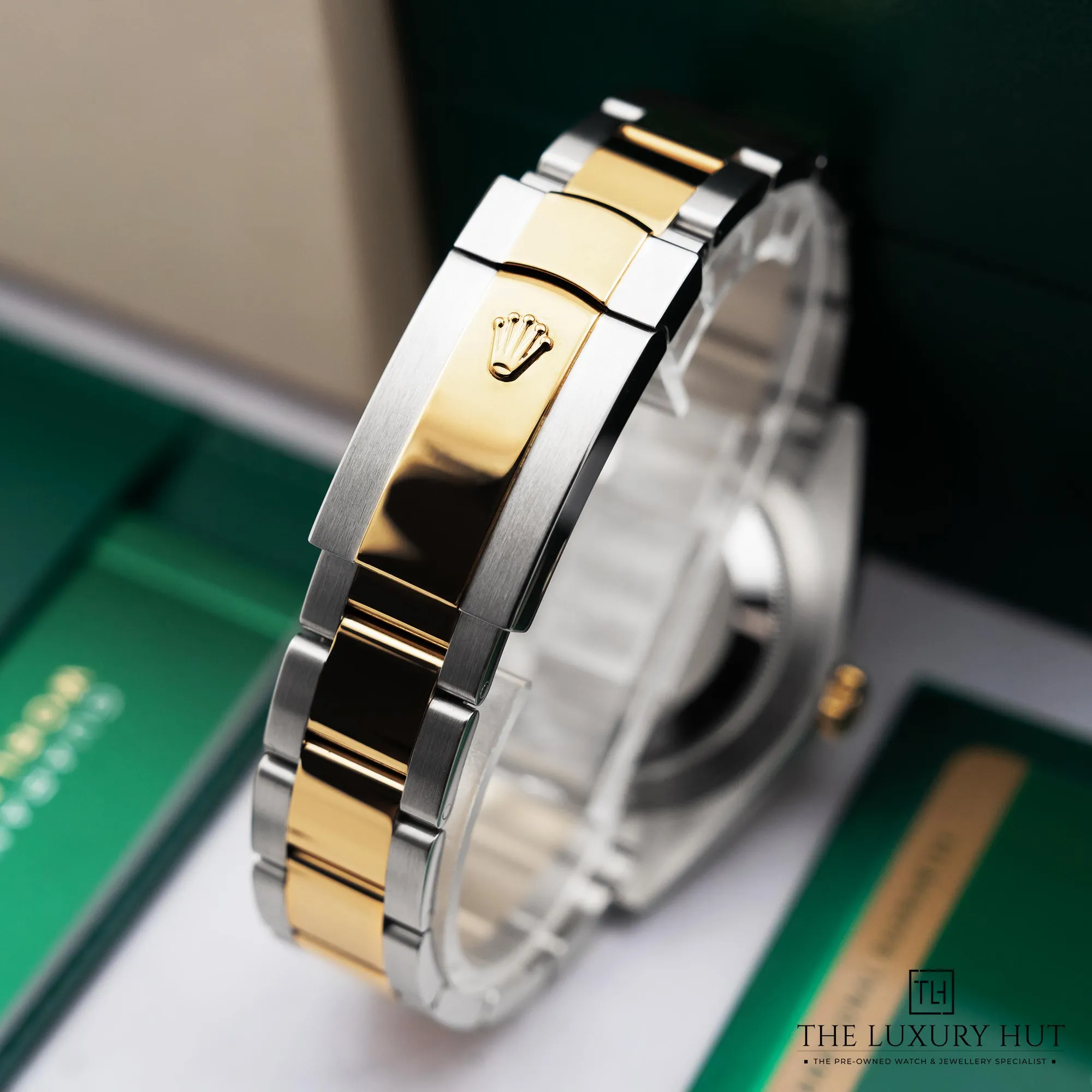 2026/02/19068b9b-229a-4ede-be3e-6a5d6ba1eeb7Rolex_Datejust_41_Steel_Gold_Champagne_Baton_52570-d.jpg.webp