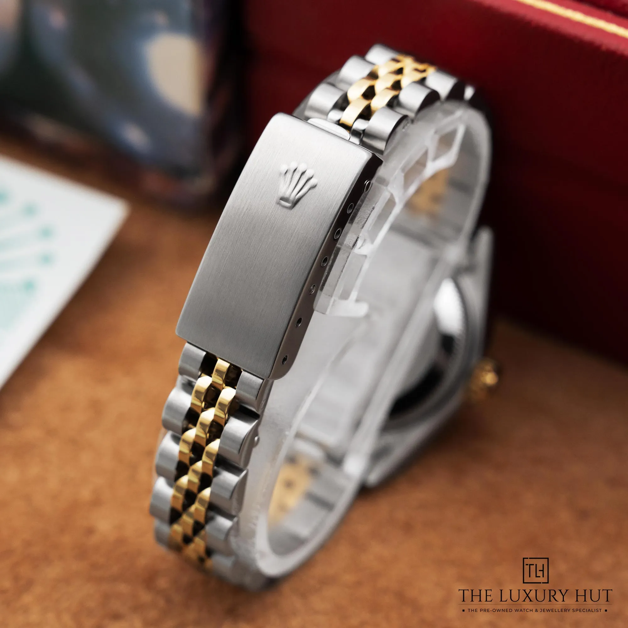 2026/02/1978c68d-6979-4fc8-9dec-6bdc3c85c29cRolex_Lady-Datejust_26_Champagne_Baton_Dial_52603-d.jpg.webp