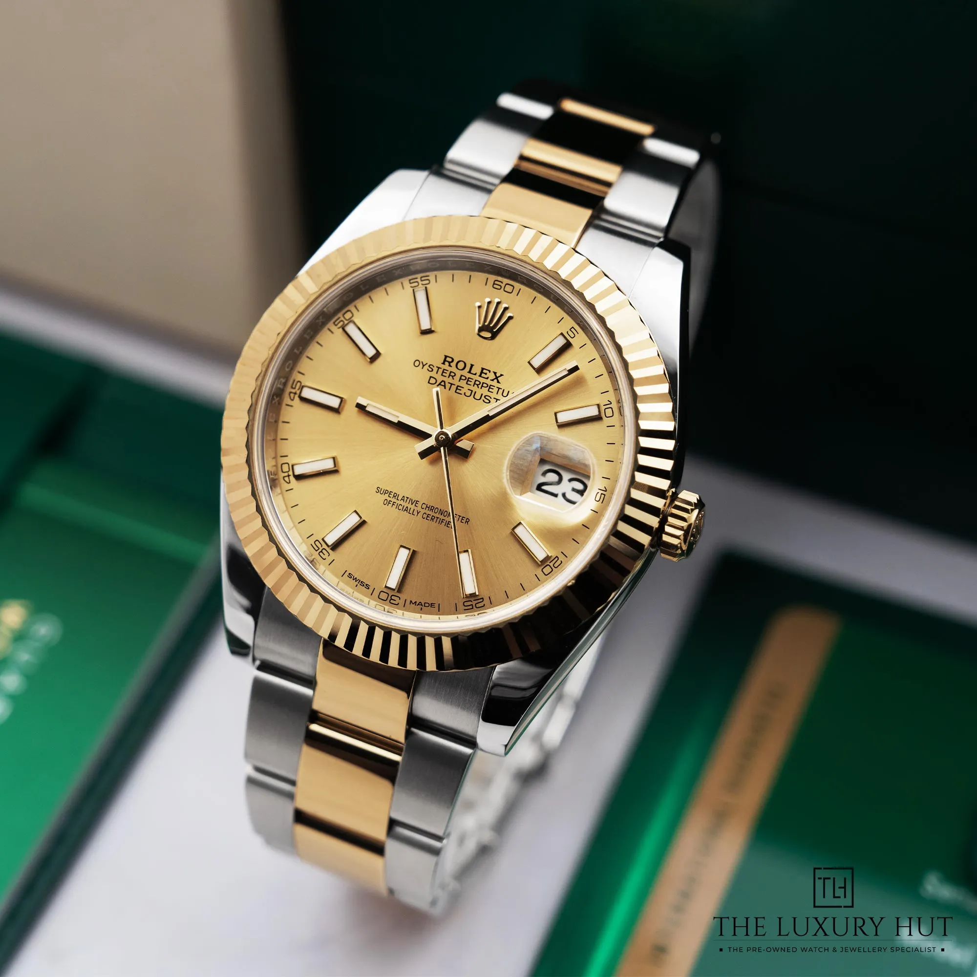 2026/02/25a089d3-548c-422e-aa5b-3e5fd6f4d14bRolex_Datejust_41_Steel_Gold_Champagne_Baton_52570-b.jpg.webp