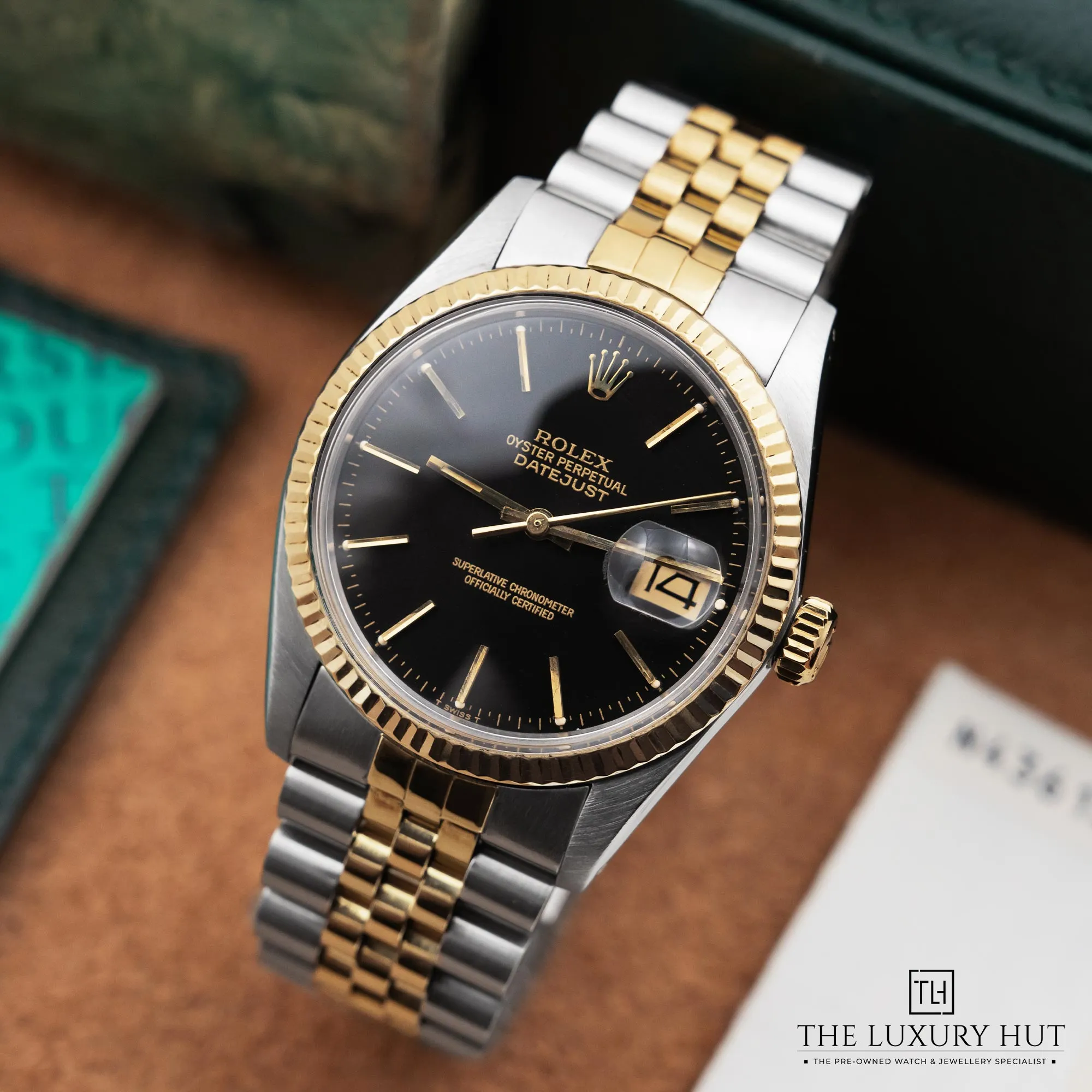 2026/02/29918a8f-ec97-4878-941f-dc3ca363279aRolex_Datejust_Steel_Gold_36_Black_Baton_Dial_52558-b.jpg.webp