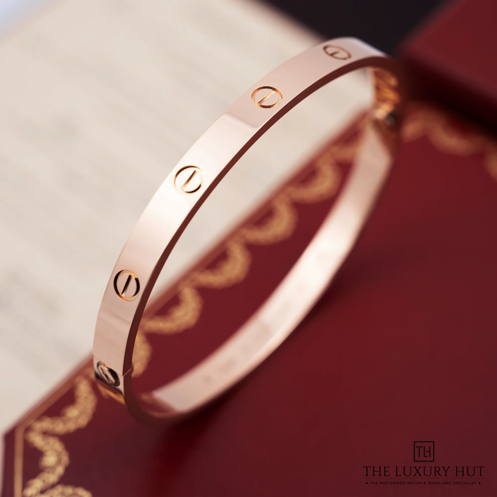 2026/02/8bbbf637-a120-498c-b2d8-480f496f9e06Cartier_LOVE_Bracelet_Classic_Rose_Gold_52631-f.jpg.webp