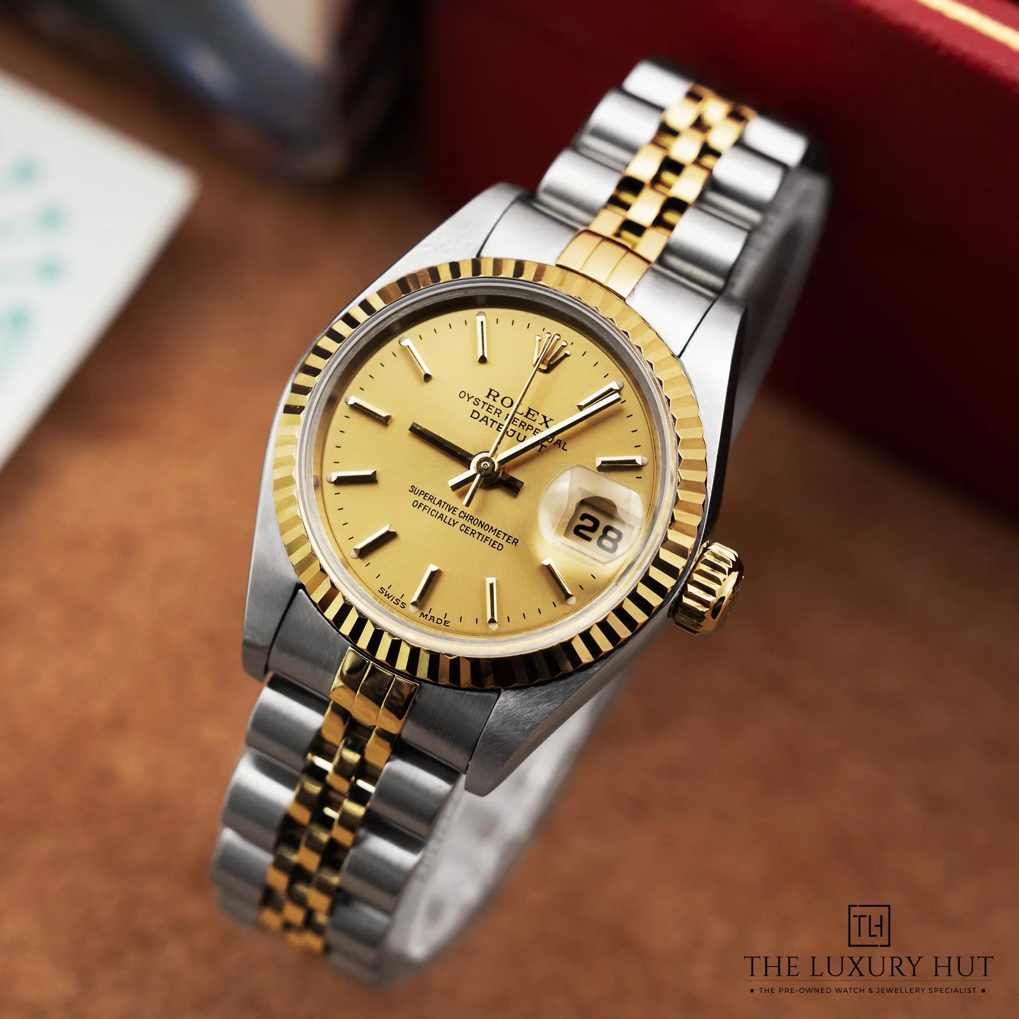 2026/02/b182b825-f8b7-4ec6-80a9-c3be28005e59Rolex_Lady-Datejust_26_Champagne_Baton_Dial_52603-b.jpg.webp
