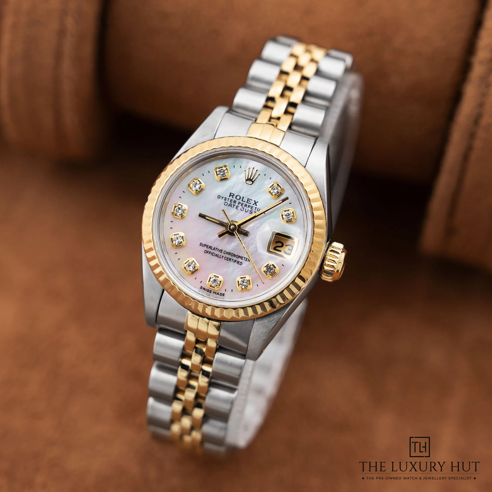 2026/02/e92256f3-bf6f-42fc-a0d0-9e7dc2d0d875Rolex_Lady-Datejust_26mm_MOP_Diamond_Dial_52590-b.jpg.webp