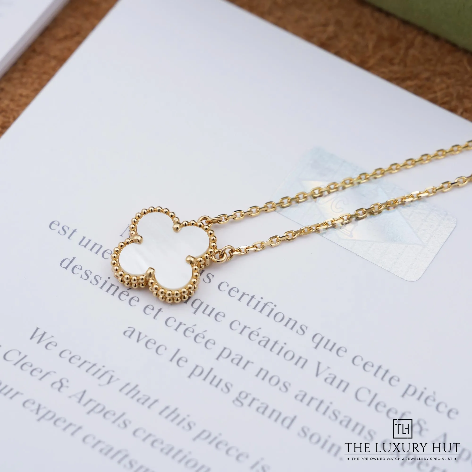 2026/05/f3d3fb57-fd0d-41e0-a98e-406fec5d5da4Van_Cleef_Arpels_Vintage_Alhambra_MOP_Pendant_52960-b.jpg.webp