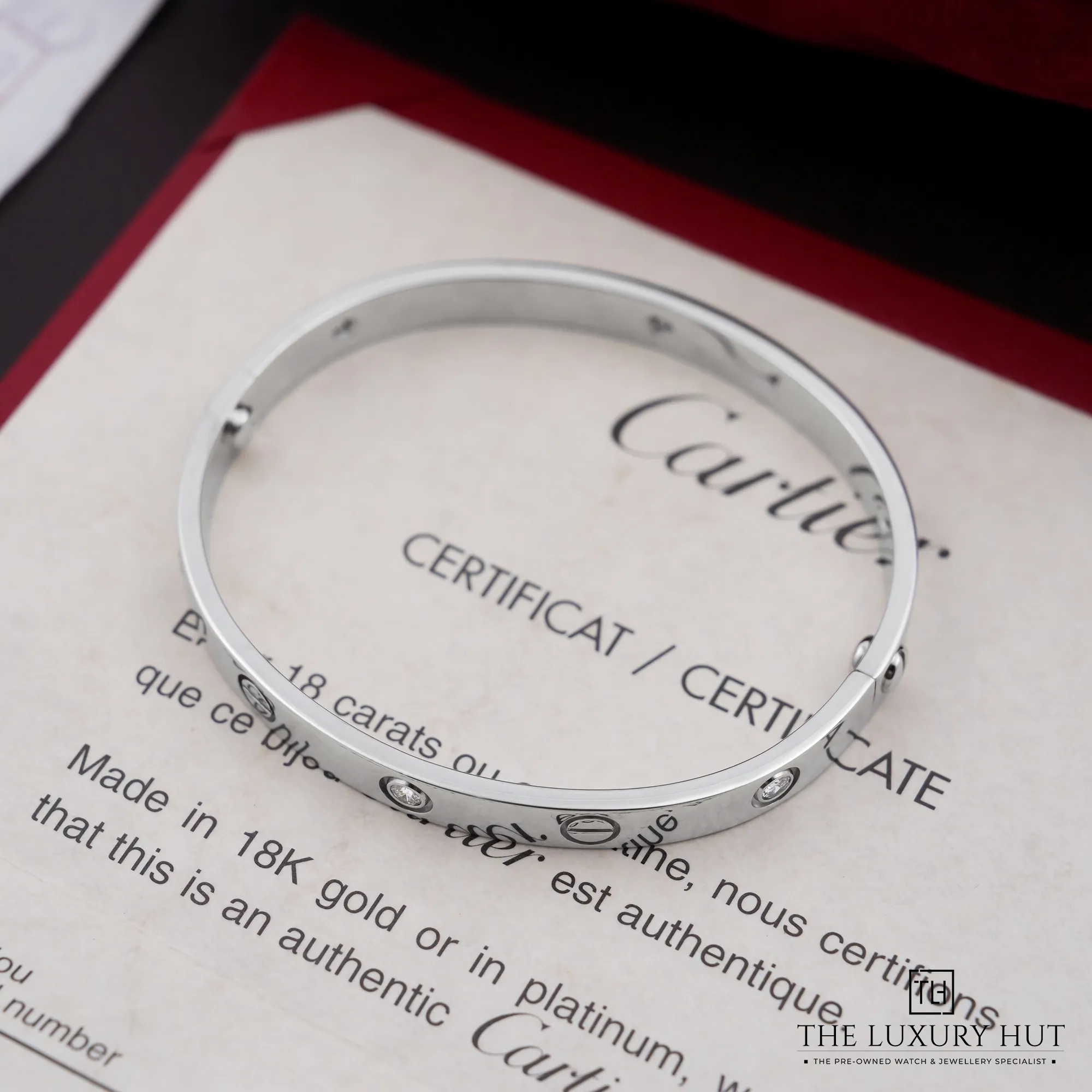 2026/06/9f49b914-c84a-497d-87dc-4c27a9491568Cartier_LOVE_Bracelet_Classic_Diamonds_White_Gold_52983-b.jpg.webp