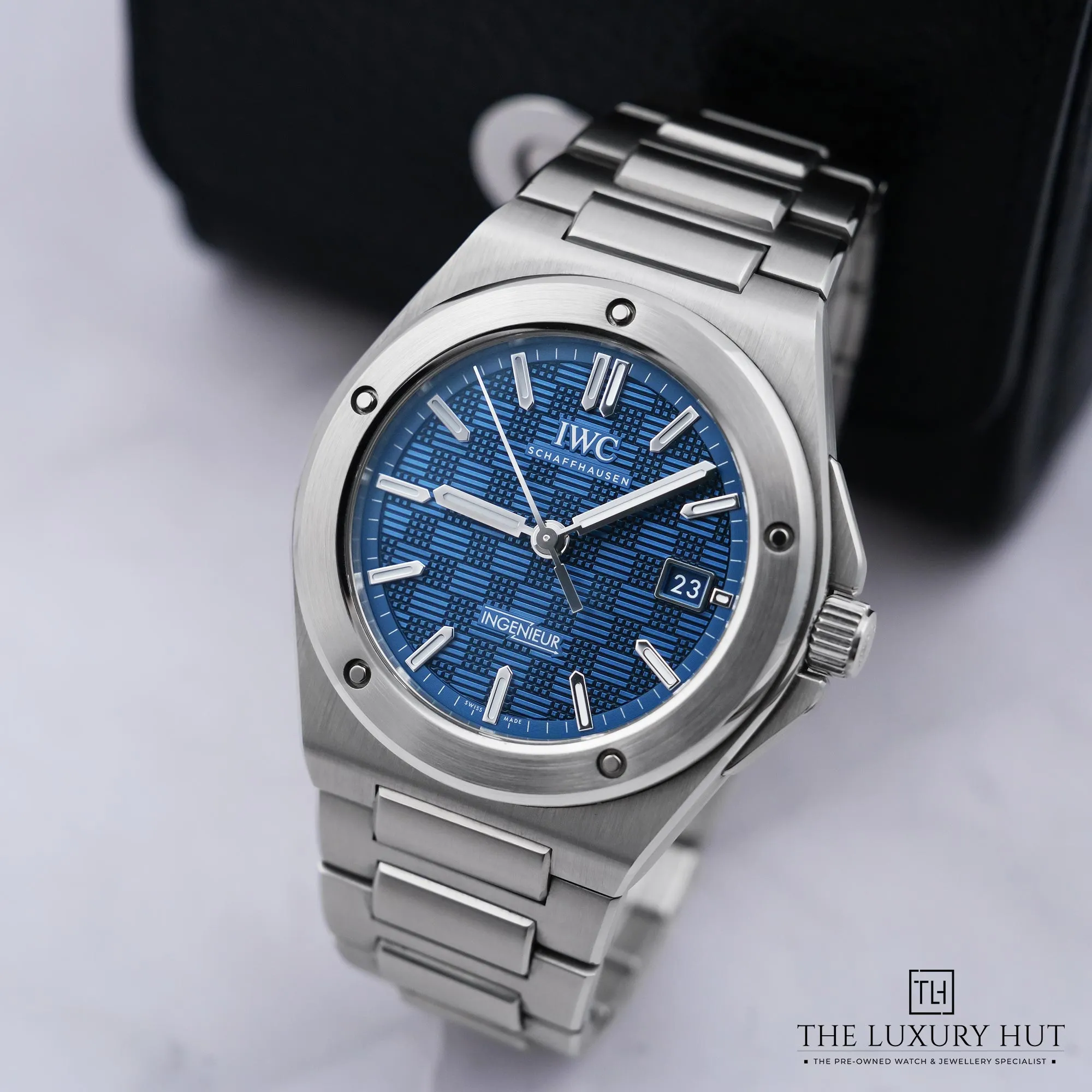 2026/06/a7ee0806-e89a-4f42-85e4-99af0772c028IWC_Ingenieur_Automatic_40mm_Steel_Blue_53080-b.jpg.webp