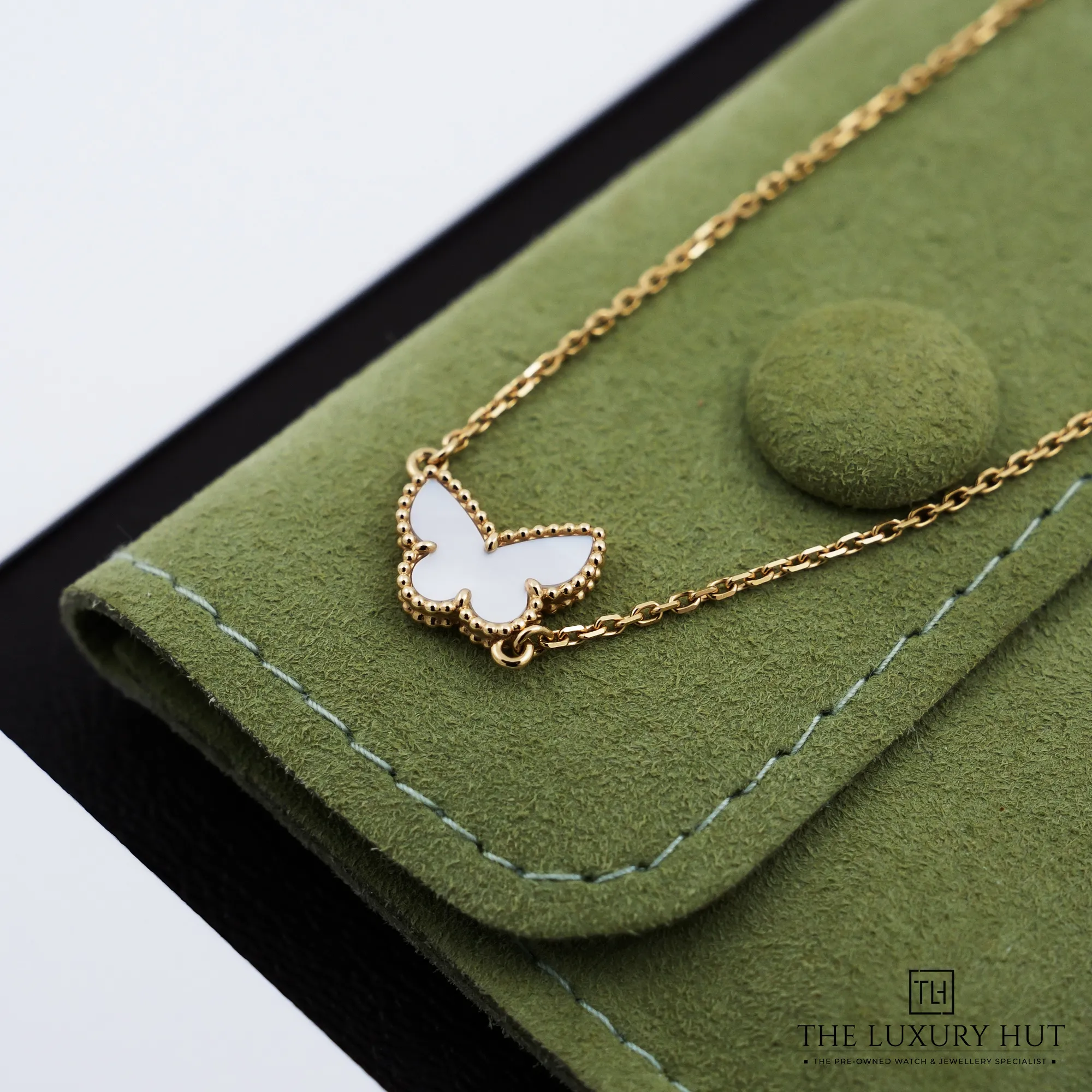2026/06/b84f93be-c9e2-49ee-8c75-572f379aa322Van_Cleef_Arpels_Sweet_Gold_MOP_Butterflies_Bracelet_53054-d.jpg.webp
