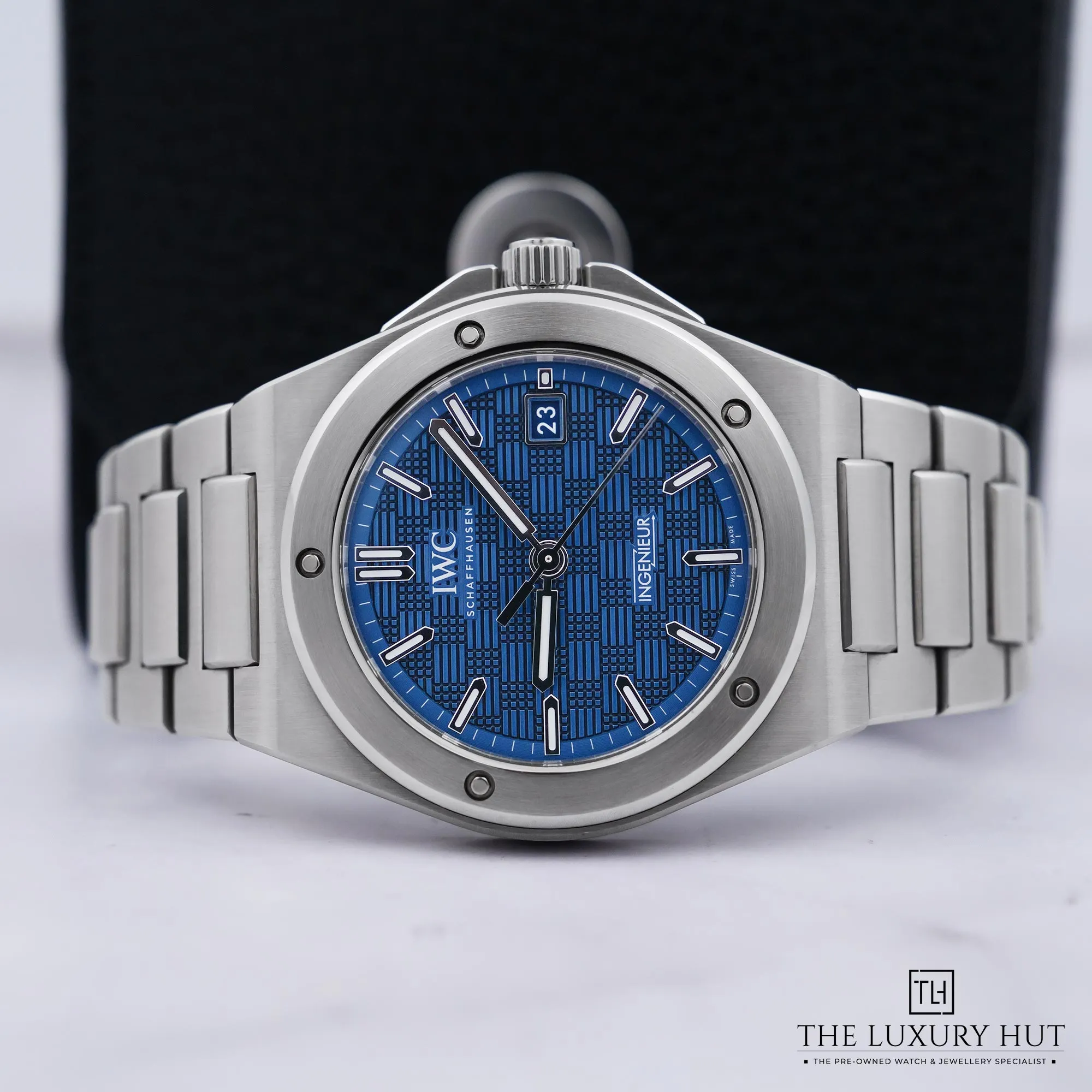 2026/06/fab99e9d-e722-4f9e-82c7-c2a64071721cIWC_Ingenieur_Automatic_40mm_Steel_Blue_53080-c.jpg.webp