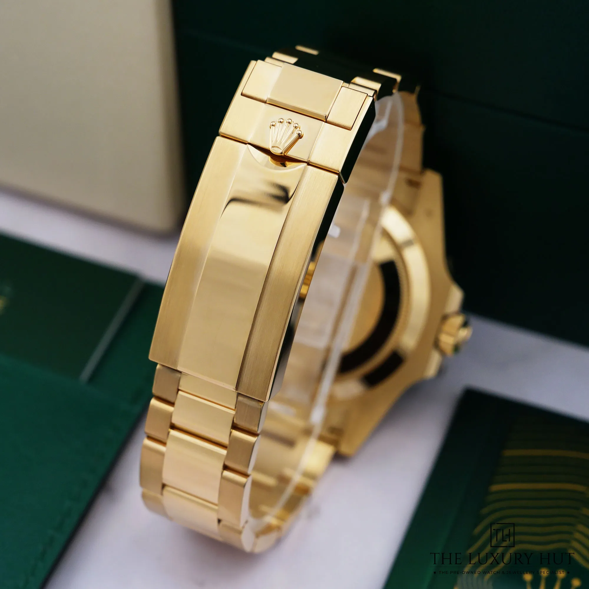 2026/07/350a85dd-90c6-4190-aff0-282b142be544Rolex_Submariner_Date_Yellow_Gold_41mm_Black_Update_53194-ee.jpg.webp