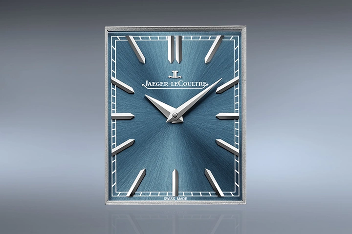 Q389848J blue front dial